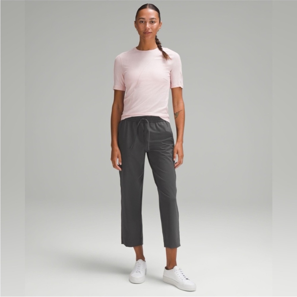 New! Lululemon Tapered-Leg Mid-Rise Crop Pants 25” Luxtreme Size XL